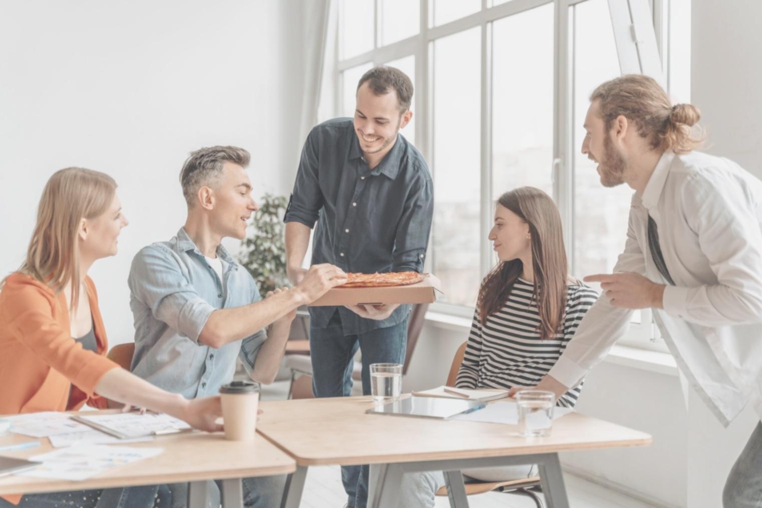 Espacio de trabajo con materiales de planificación financiera