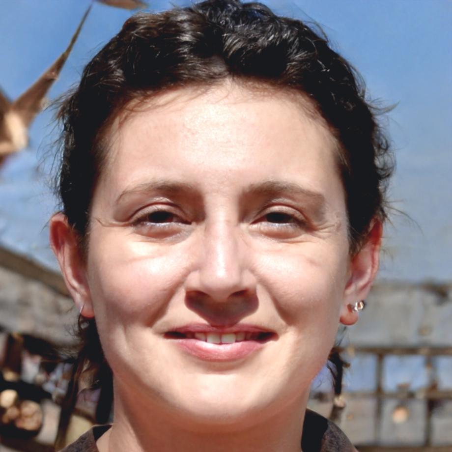 Retrato profesional de instructora de finanzas personales